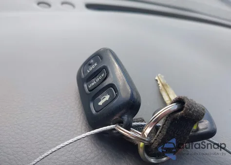 2002 Toyota Camry Le z USA, uszkodzony, nr VIN 4T1BE32K12U517129